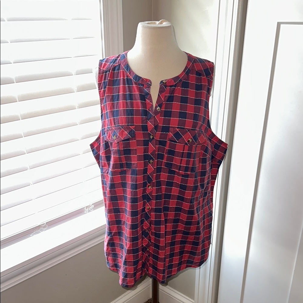 Maurices Red and Blue Sleeveless Button Down Top Cotton‎